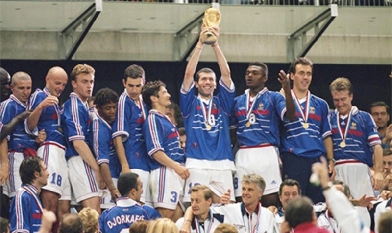World Cup 1998 đánh dấu lần đầu tiên đội tuyển Pháp bước lên đỉnh thế giới ngay trên sân nhà. 