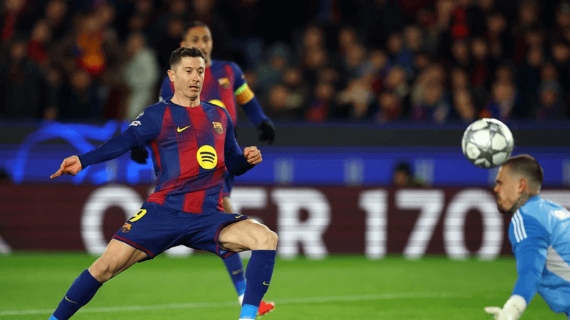 Sát thủ người Ba Lan tiếp tục khẳng định đẳng cấp tại La Liga trong màu áo Barcelona.