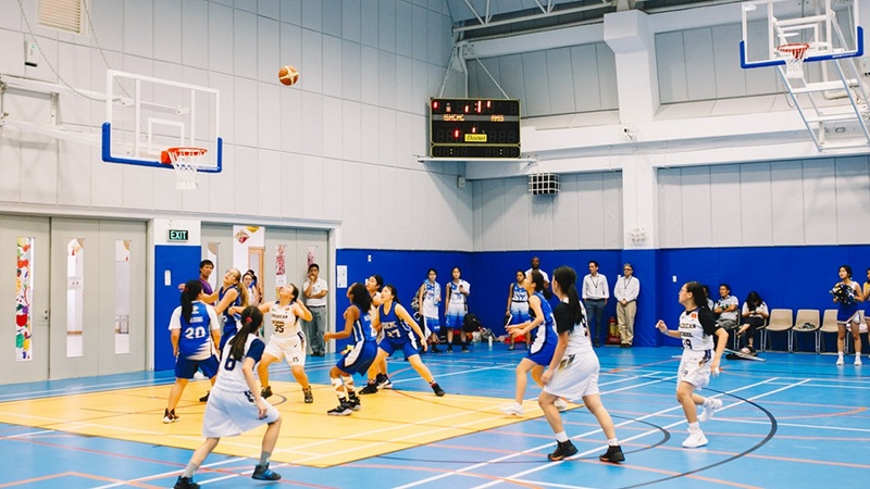 Các giải đấu quốc tế theo chuẩn FIBA quy định mỗi trận đấu bóng rổ có 4 hiệp, mỗi hiệp 10 phút.