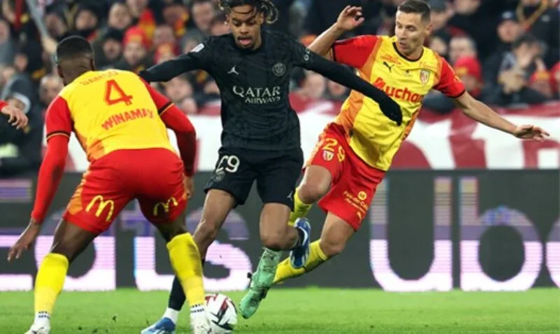 Bradley Barcola là tài năng trẻ người Pháp đang phát triển mạnh tại Paris Saint-Germain dưới thời Luis Enrique